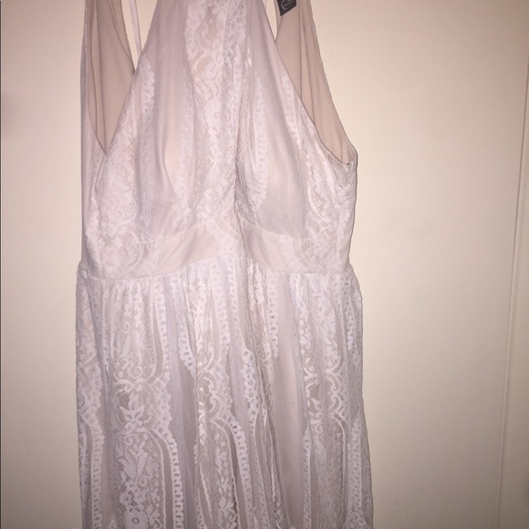 Super Cute dress with key hole in the front - Picture 5 of 7